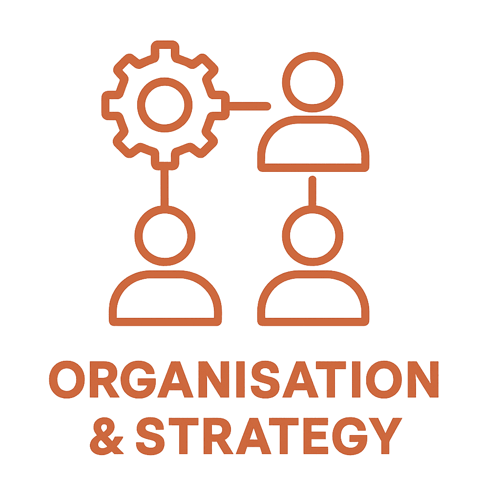 Drei Personen, eine mit einem Zahnrad verbunden &ndash; Symbol f&uuml;r Organisation und Strategie.